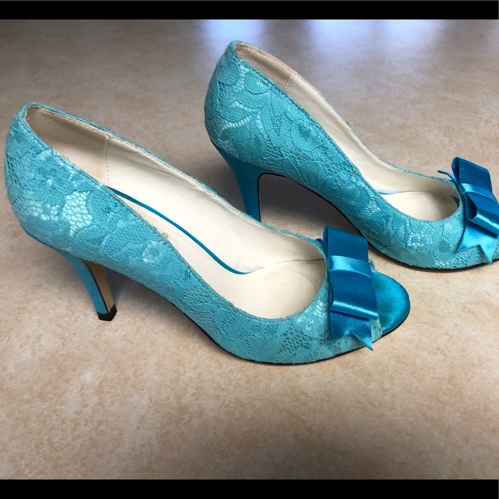 Aqua Blue Satin Lace Heels, Size 8 - Picture 4 of 6